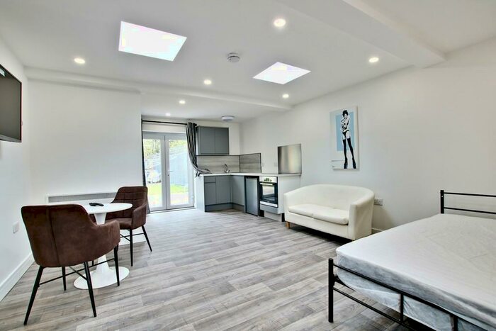 1 Bedroom Apartment To Rent In Southborough Lane, Bromley, BR2