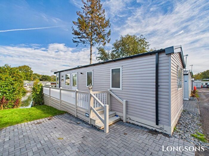 2 Bedroom Park Home For Sale In Ivyhouse Lane, Hastings, TN35