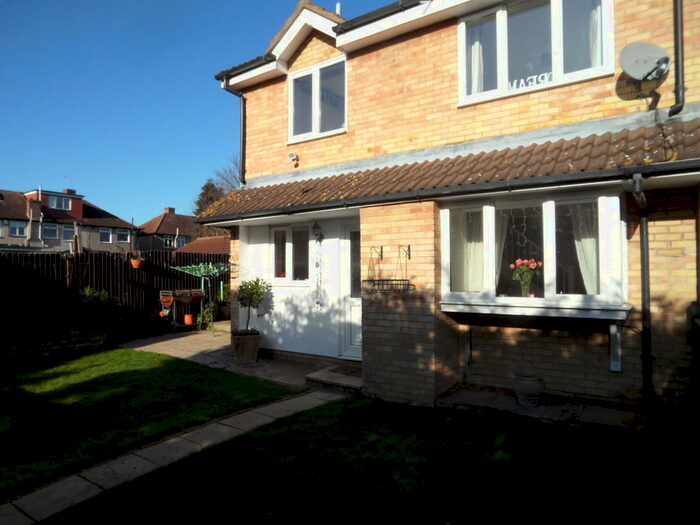 2 Bedroom End Of Terrace House To Rent In Clayworth Close, Sidcup, DA15