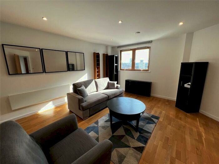 2 Bedroom Flat To Rent In Gateway South, Marsh Lane, Leeds, LS9