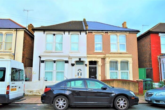4 Bedroom Semi-Detached House To Rent In Vicarage Road, London N17