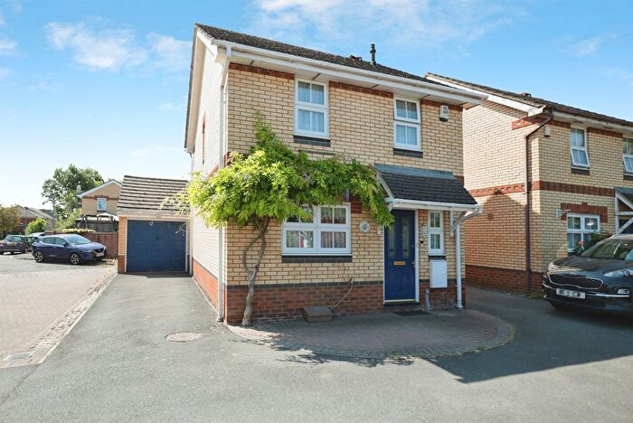 3 Bedroom Detached House For Sale In Cherry Hills, Watford, WD19