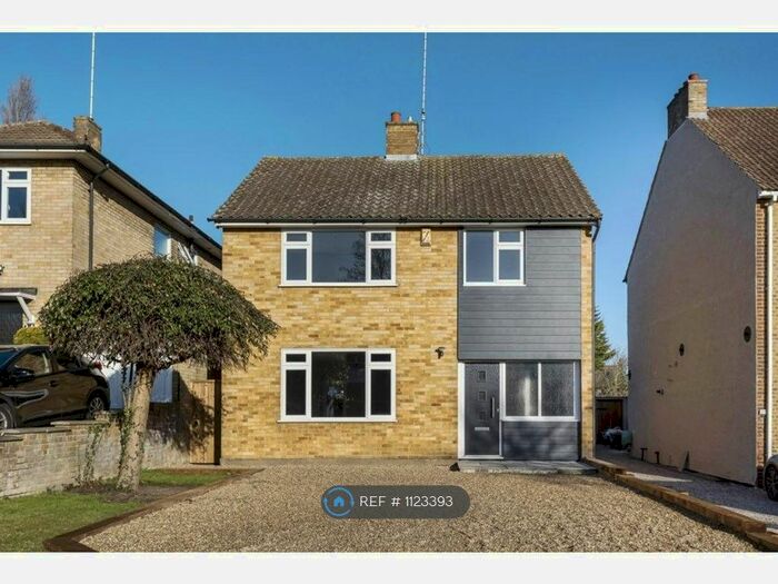 3 Bedroom Detached House To Rent In Lesney Park Road, Erith, DA8