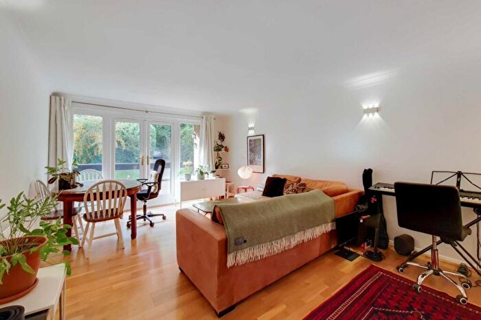 2 Bedroom Apartment To Rent In Avenue Road, Highgate, N6
