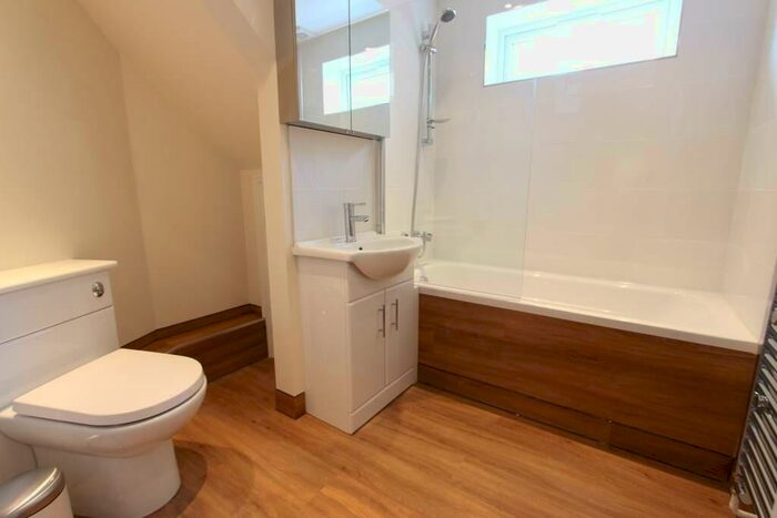 2 Bedroom Apartment To Rent In Chase Side, London, N14