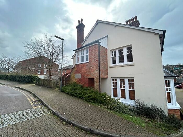 2 Bedroom Flat To Rent In Bloomsbury Court, St Lukes Square, Guildford, GU1