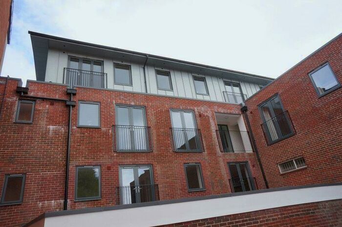 1 Bedroom Flat To Rent In Alton Town Centre, GU34