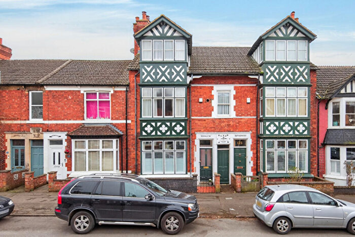 4 Bedroom Terraced House For Sale In Hawthorn Road, Kettering, NN15