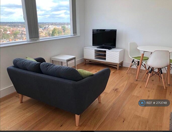 Studio To Rent In High Street, Slough, SL1