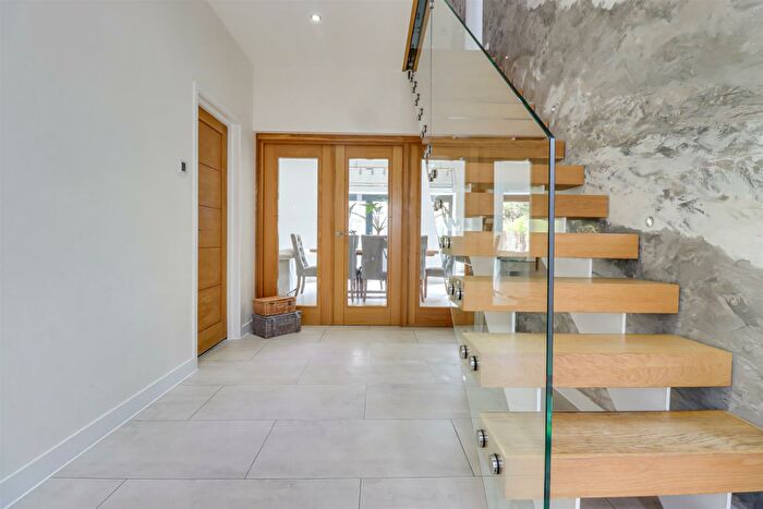 5 Bedroom Detached House For Sale In * Large Outbuilding With Shower Room * Dundonald Drive, Leigh-On-Sea, SS9