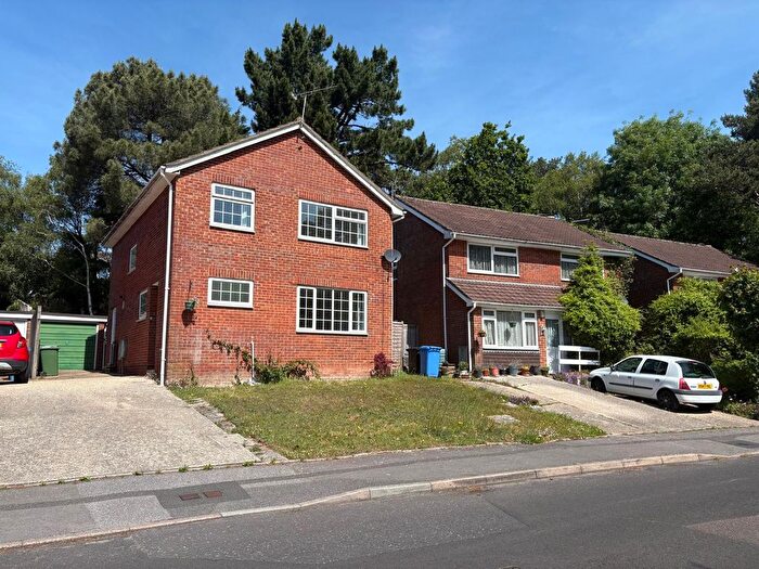 4 Bedroom Detached House To Rent In Lytchett Drive, Broadstone, BH18