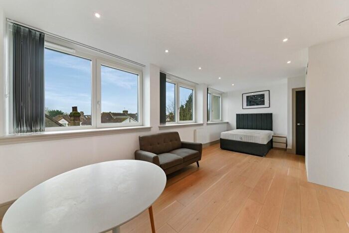 Studio To Rent In Flint Court, High Road, London, N12