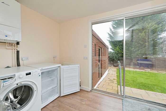 2 Bedroom Bungalow For Sale In Woodhill Road, Northampton, Northamptonshire, NN5