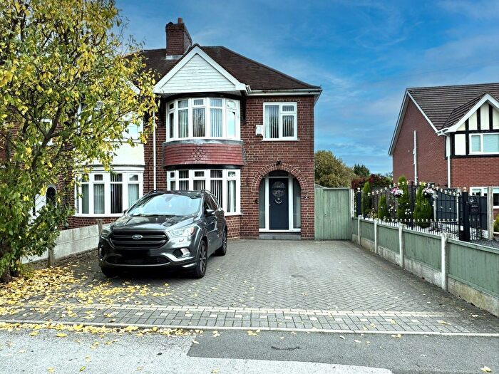 3 Bedroom Semi-Detached House For Sale In Pooles Lane, Willenhall, WV12