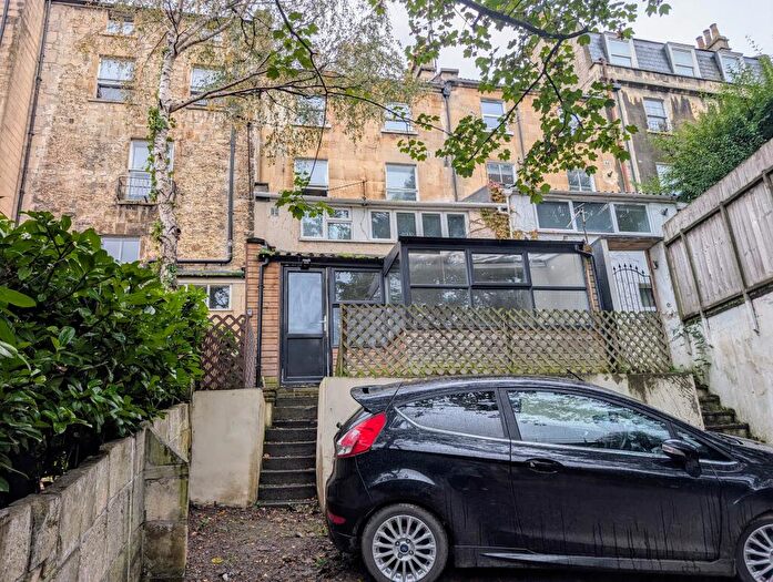 2 Bedroom Flat For Sale In Basement Flat (Flat ), Wells Road, Lyncombe, Bath, Somerset, BA2