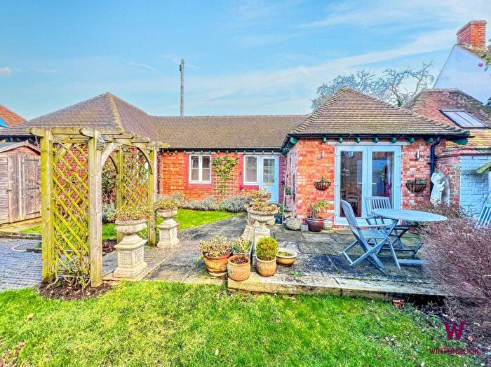 2 Bedroom Cottage To Rent In Wallingford Road, Shillingford, OX10