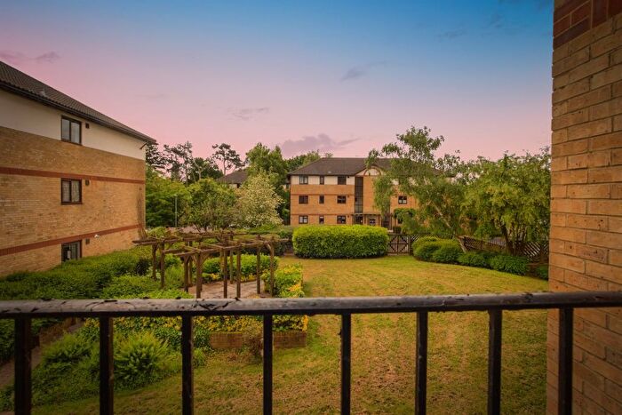 2 Bedroom Flat For Sale In Chenies Way, Watford, WD18