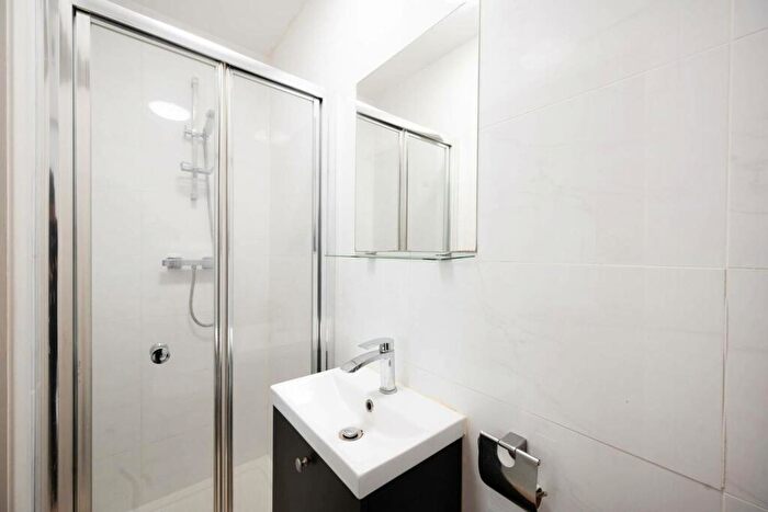 House To Rent In Hermitage Way, Stanmore, HA7