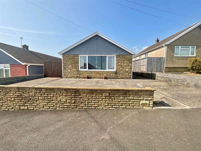 3 Bedroom Bungalow For Sale In Oaklands, Llanelli, SA14