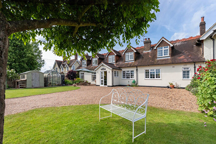 4 Bedroom Barn Conversion For Sale In Dukes Road, Newdigate, RH5