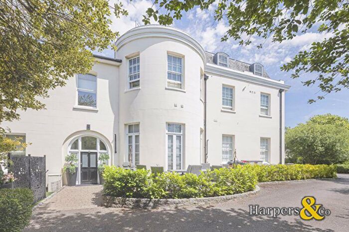 4 Bedroom Flat For Sale In Calvert Drive, Dartford, DA2