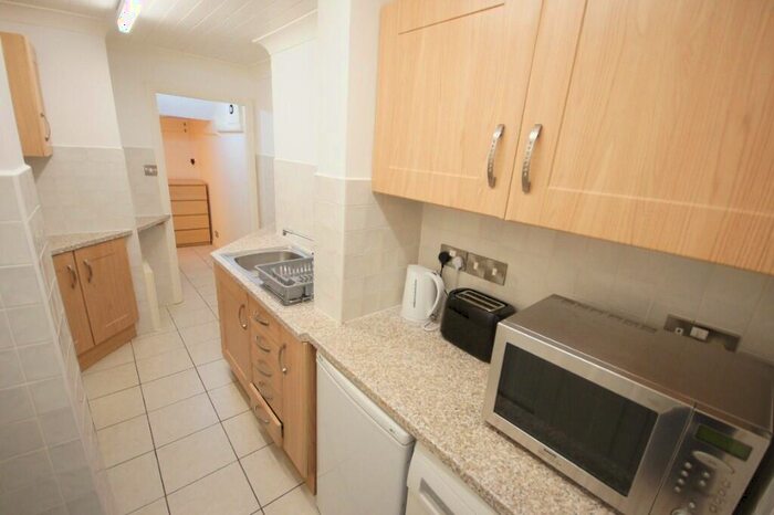 1 Bedroom Flat To Rent In Fairfax Road, Leeds, West Yorkshire, LS11