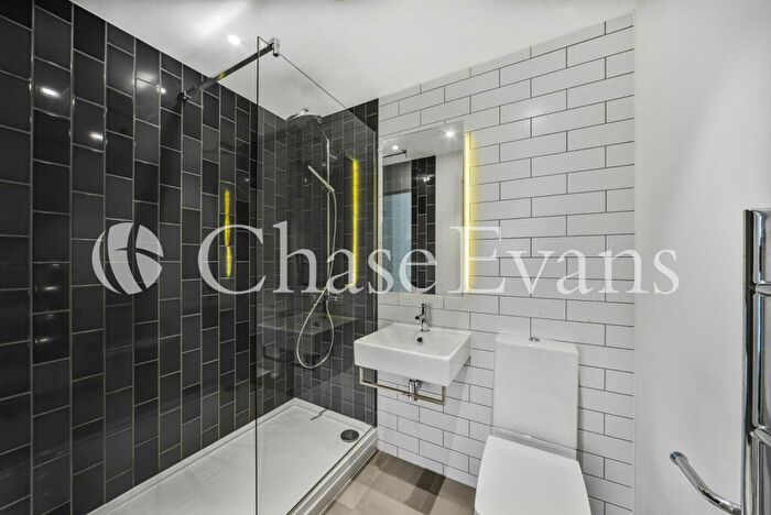 2 Bedroom Flat To Rent In Royal Wharf, Admirality Avenue, London, E16