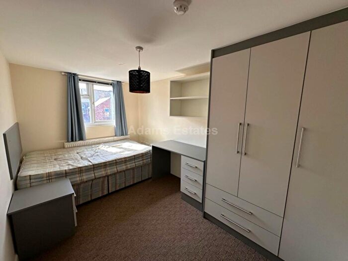 6 Bedroom Terraced House To Rent In Pitcroft Avenue, Reading, RG6