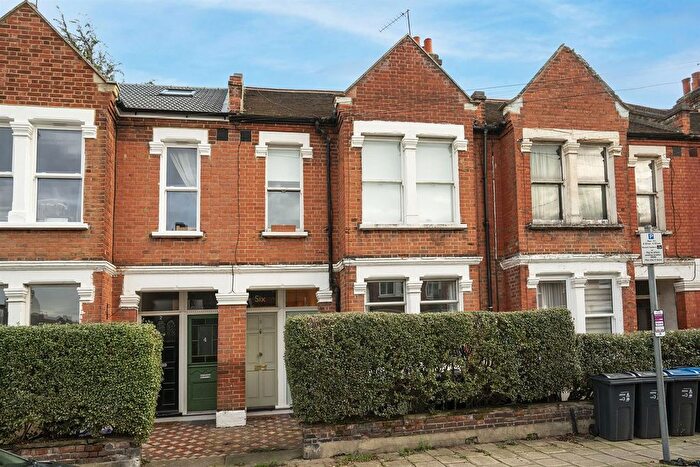 1 Bedroom Maisonette For Sale In Boundary Road, Colliers Wood, SW19