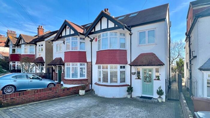 4 Bedroom Semi-Detached House For Sale In Victoria Road, Chingford, E4