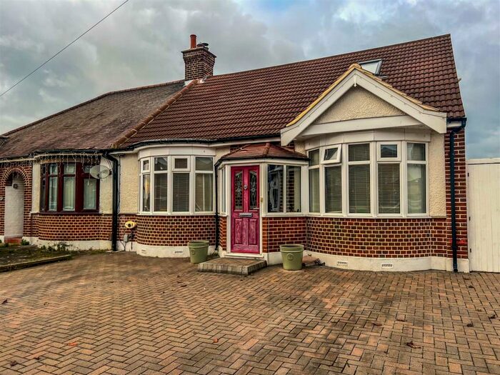 4 Bedroom Bungalow To Rent In Buxton Road, Grays, RM16