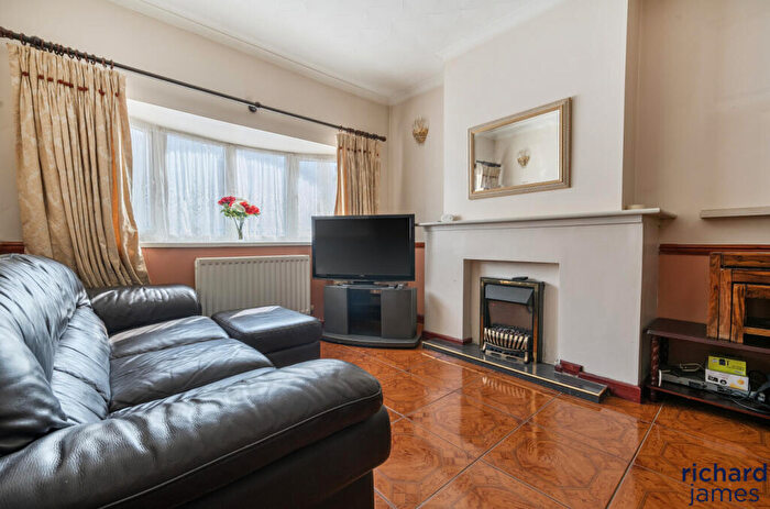 3 Bedroom Terraced House For Sale In Beatrice Street, Gorse Hill, Swindon, SN2