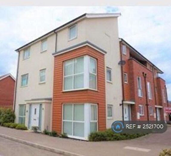 4 Bedroom Semi-Detached House To Rent In Bowling Green Close, Bletchley, Milton Keynes, MK2