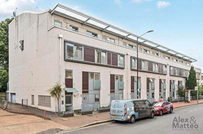 1 Bedroom Flat For Sale In Rotherhithe Street, Rotherhithe, SE16