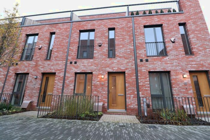 3 Bedroom Town House To Rent In Sterling Avenue, Manchester, Greater Manchester, M3