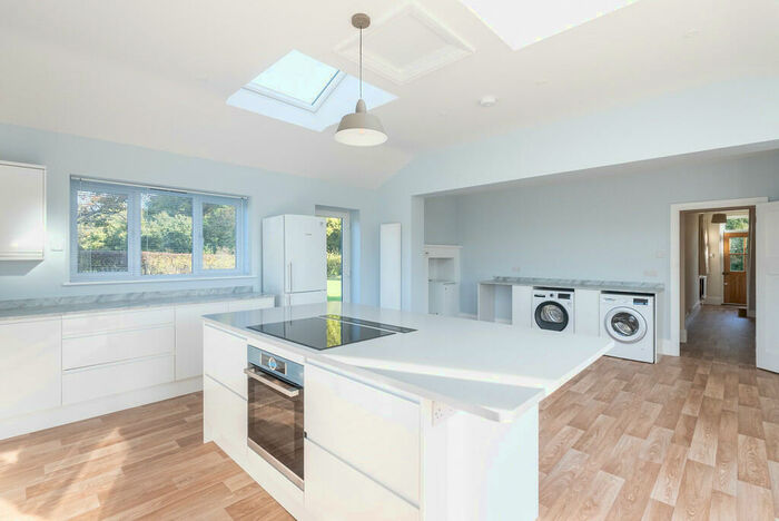 4 Bedroom Detached House To Rent In Tilehurst Lane, RH5