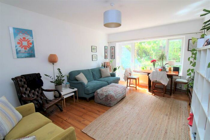 2 Bedroom Flat To Rent In The Drive, Hove, BN3