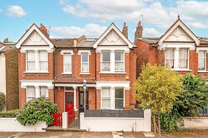 1 Bedroom Flat For Sale In Shalimar Gardens, Acton, W3