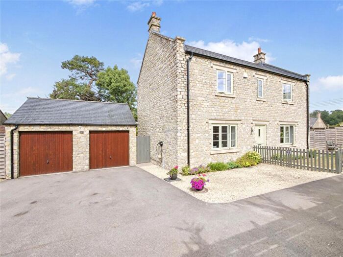 4 Bedroom Detached House For Sale In An Exceptional Four Bedroom Detached Family Home With Spacious Interiors, Generous Gardens, Garage And Driveway., BA3