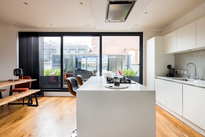 3 Bedroom Flat To Rent In Chalton Street, London, NW1