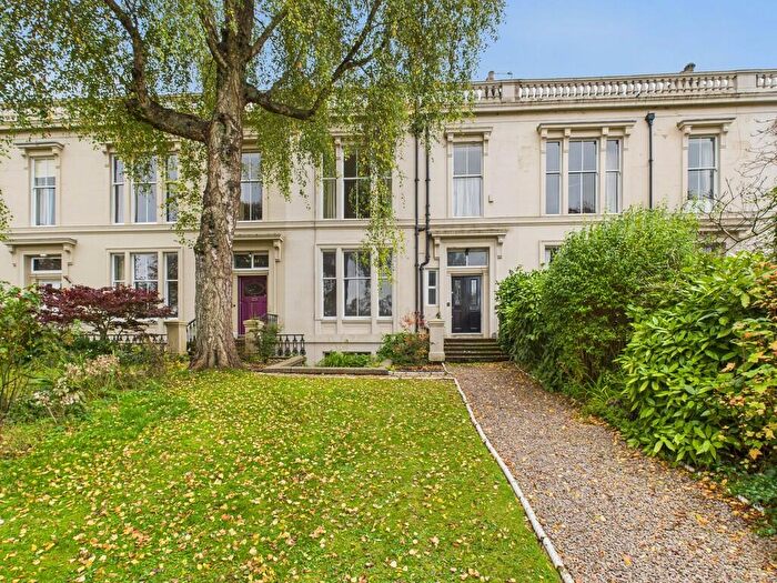 3 Bedroom Apartment To Rent In Hamilton Drive, Botanics, Glasgow, G12