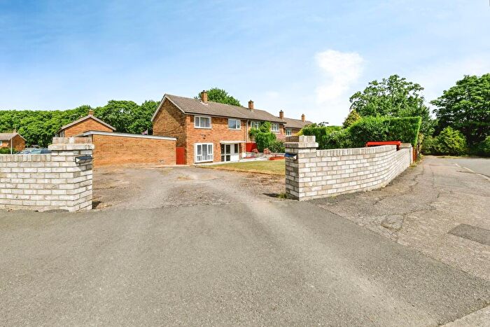 3 Bedroom End Of Terrace House For Sale In Longfields, Stevenage, Hertfordshire, SG2