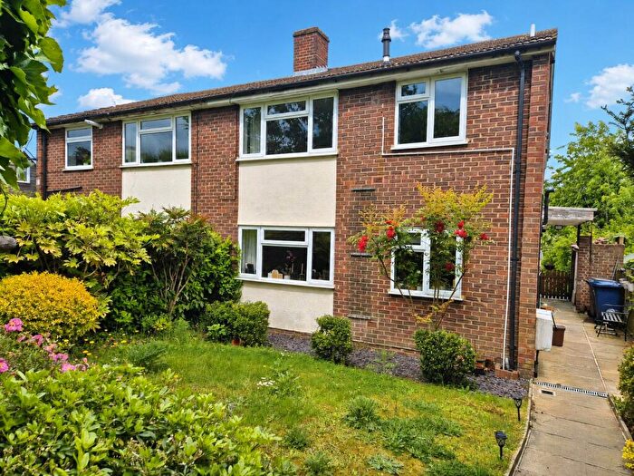 2 Bedroom Maisonette For Sale In Bells Hill, Barnet, EN5
