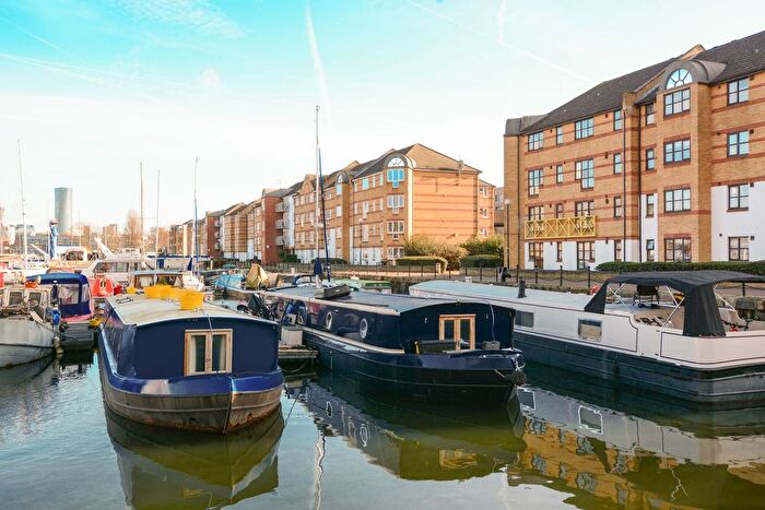 2 Bedroom Flat To Rent In Windsock Close, London, SE16