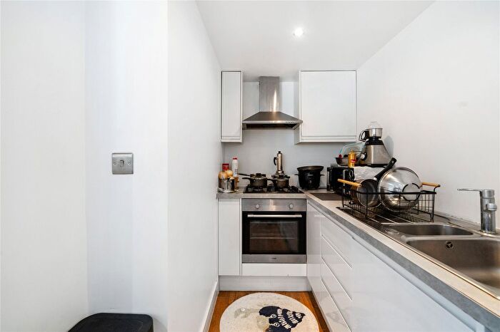 1 Bedroom Flat To Rent In Short Let - Allison Road, London, W3