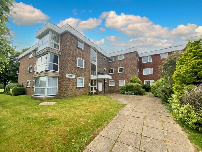 2 Bedroom Flat To Rent In Meadowside Court, Goring Street, Goring-By-Sea, Worthing, BN12