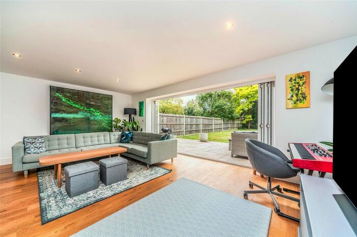 4 Bedroom Detached House To Rent In York Gardens, Walton-On-Thames, Surrey, KT12