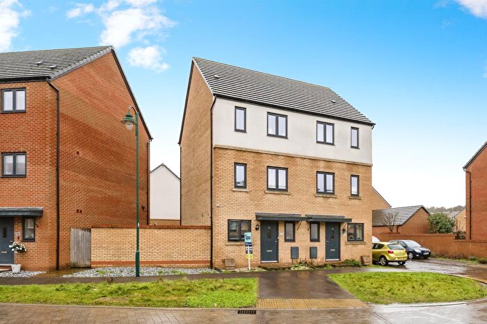 4 Bedroom Semi Detached House For Sale In Jones Hill, Hampton Vale, Peterborough, PE7