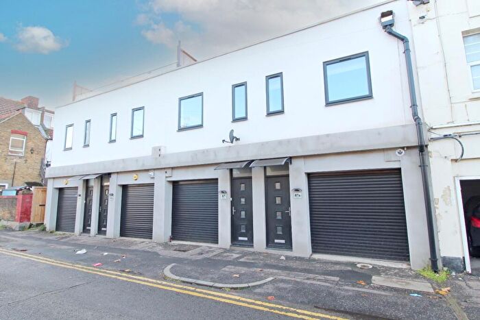 2 Bedroom Maisonette For Sale In Park Street, Westcliff-On-Sea, Essex, SS0