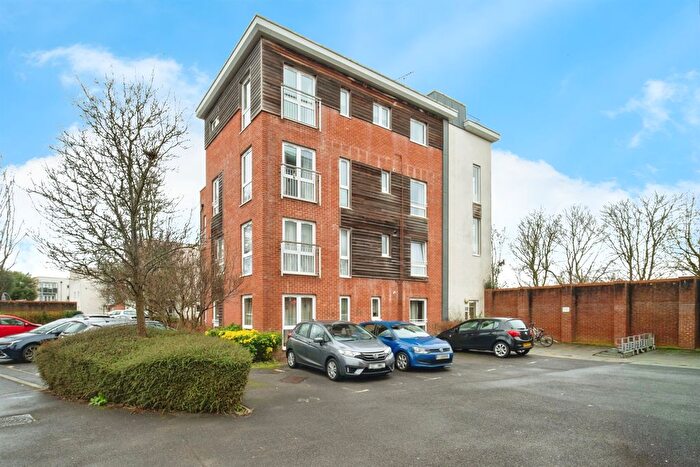 2 Bedroom Flat For Sale In Edmund Court, Basingstoke, RG24